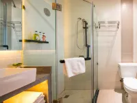 Qinyue Hotel (Zigong Lantern Park FanHua 1939 Shopping Plaza) Hotels in Zigong