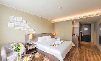 Homeinn Plus Hotel (Dalian Economic and Technological Development Zone Jinma Road)