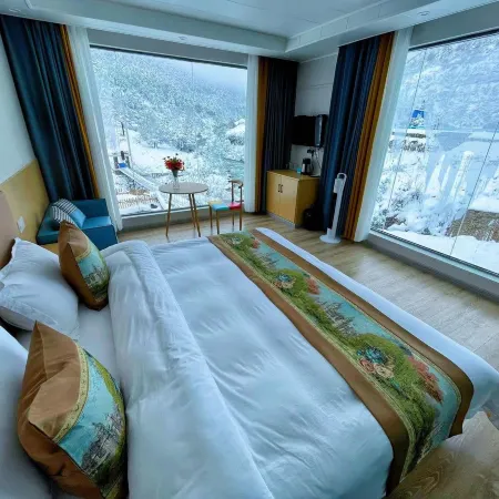 Kangding Middle Ancient Hot Spring Inn