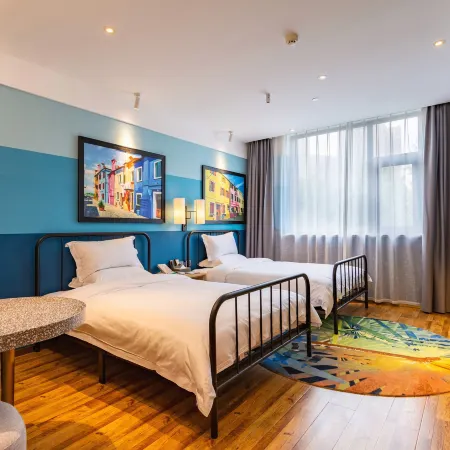 Magpie CC Hotel (Grand Century New World Spring City International Trade Square, Wen County)