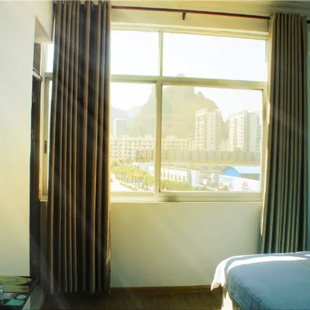 Hechi Chendong Business Hotel