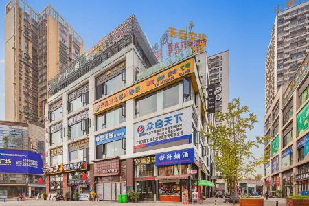 Kaibin Four Seasons Hotel Отели рядом с достопримечательностью «YiHe ChunXi BuXingJie»