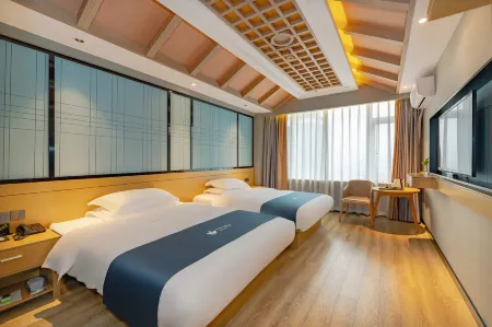 Yibin Grand Hotel Отели рядом с достопримечательностью «China Yibin Yangtze River Landmark Square»