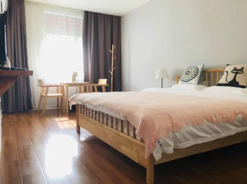 Zhaohuaxisu Hotel(Guilin Central Square Two Rivers and Four Lakes Store)