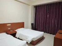 Qichunping Hotel Hotels in Langao