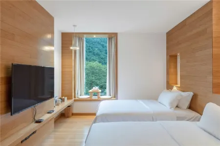 Puyi AUSOTEL WOW Hotel (Yingxi Corridor of Mountain Peaks)