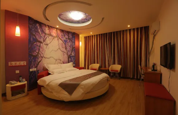 華苑輕舍酒店（沈丘東關汽車站店）