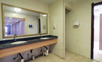 Junyi Chain Hotel (Fengcheng People's Hospital Xinglin Community Branch)