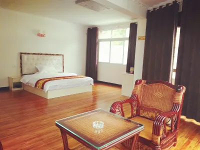 Wanyuan Bashanchunzhuang Grand Hotel Hotels near Batai Mountain