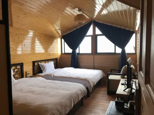 Anhua Zhuxinglou Homestay - Mountain view