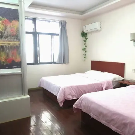 Xinxian Hongcheng Inn