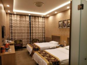 Linquan Huangchao Bathing Beach Business Hotel