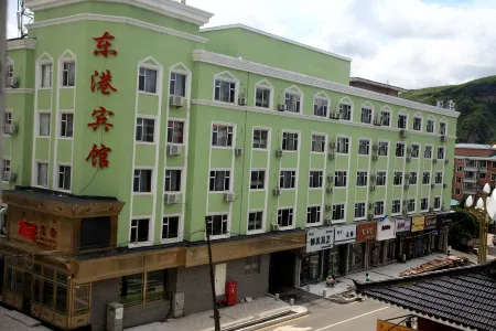 Changbai Donggang Hotel Отели рядом с достопримечательностью «Changbaishan No.1 Ice Spring»