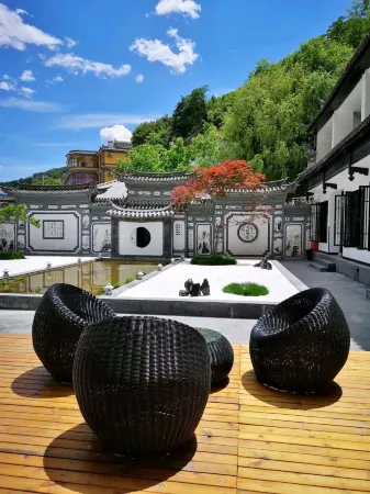 Qingdu Fragrant Lodge (Shangri-La Tiger Leaping Gorge Branch) Отели рядом с достопримечательностью «First bay of the Yangtze River»