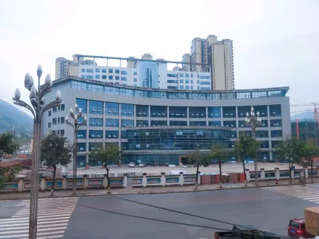 Jincheng Hotel Xuanhan Отели рядом с достопримечательностью «Bashanhongjun Park»
