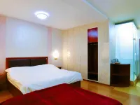 Zhujiang Guest House (Zhuhai Gongbei Market Branch)