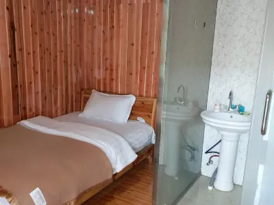 Wuhu Siyi Folk Custom Family Inn Hotels in Visiting Marriage Bridge / Chohai Resort