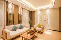 Yuerong Qingju Hanfu Travel Theme Hotel (Luoyang Yingtianmen Branch)