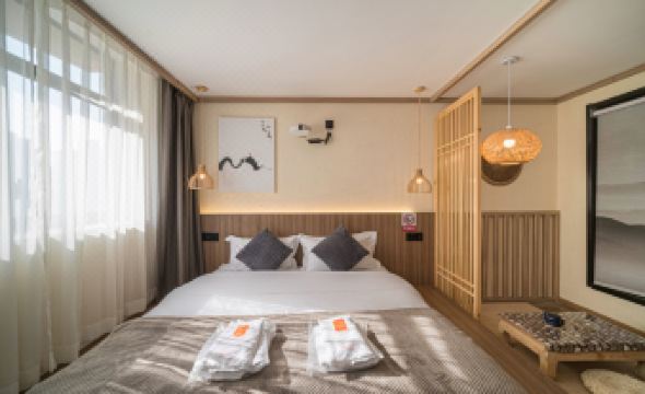 Mushi moon shadow Hotel (Nanjing Xinjiekou Zhangfuyuan subway station)