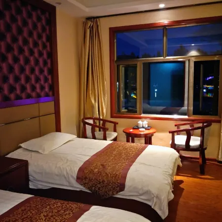 Luqu Century Hotel (Yueya Lake Park)