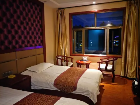 Luqu Century Hotel (Yueya Lake Park) Отели в г. Луцюй