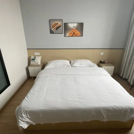 Luojiang Yijia Business Hotel