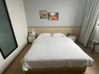 Luojiang Yijia Business Hotel