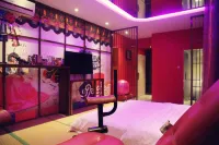 Yunwu Theme Apartment (Xinxiang Huazhong Branch)