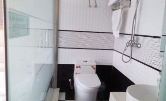 Holiday Hotel Tongjiang Harbour