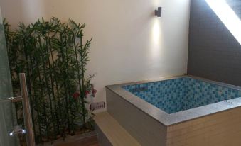 Yilin Hot Spring Resort (Huidong Baipenzhu)