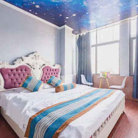 Yongcheng Lily Theme Hotel