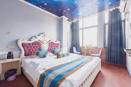 Yongcheng Lily Theme Hotel