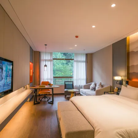 JUNLIN.CRESCENT BAY HOTEL