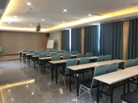 Square Circle Hotel（ ZhangHang Road store）