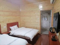 Ningguo Sichuan-Tibet Line Township Yue Homestay - غرفة مطلة على الجبل