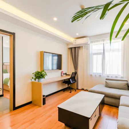 GreenTree Inn Express Hotel (Huludao Passenger Transport Terminal)