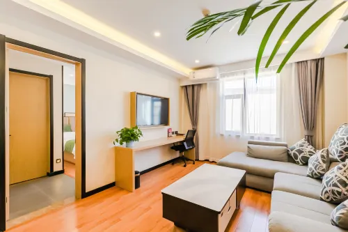 GreenTree Inn Express Hotel (Huludao Passenger Transport Terminal) - Cheap