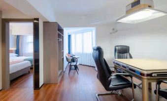 LiangZhi Huipin Hotel (Haikou Youyi Commercial Plaza Qilou Old Street)