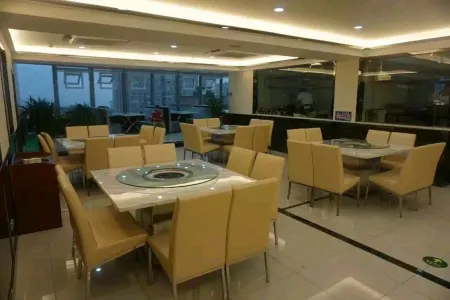 Yunyang Chenyi Hotel Отели рядом с достопримечательностью «Yunyang Yangtze River Bridge»