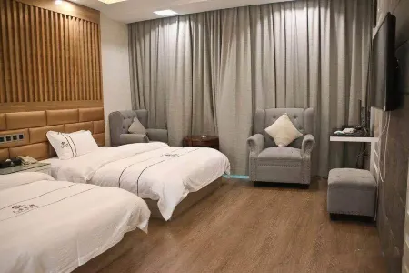 Huaxuan Tianyun Hotel Отели рядом с достопримечательностью «Biancheng Park»