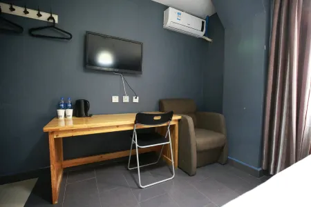 Ease Hotel (Shenyang Changjiang North Street Beiling Park Branch) Отели рядом с достопримечательностью «SAC (Shenyang Aircraft Corporation) Aviation Expo Park»