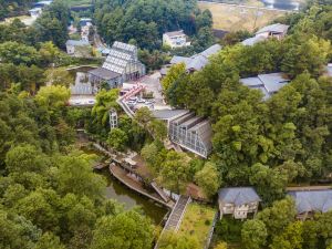 Qingfeng Gorge Resort Hotel