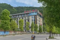 万源晨旭ホテル 万源廊橋周辺のホテル