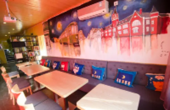 Rhino Holiday Inn (Near Dalian railway station)