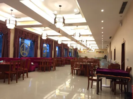 Peng'an Huangting Mountain Villa