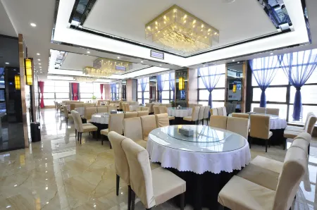 Mingchun International Holiday Hotel Отели рядом с достопримечательностью «Luolong Park»