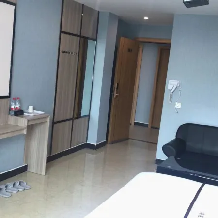 Puning Honglai Apartment (Chiwei Shangliao E-commerce City)