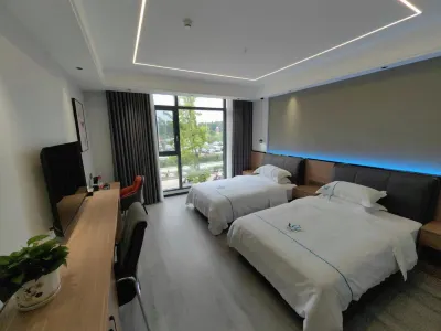 Yilong Lanshe Hotel Hotels near Ding's Manor