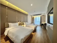 Tongbai Yun Hotel (Anqing Duxiu Avenue Greenland New Metropolis Branch)