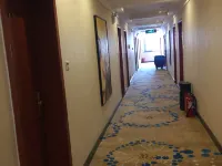Huayue Fashion Hotel (Gongyi Xinhua North Road Dasong Food City)